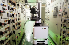 中国海油天津分公司：无轨智能机器人首次“入职”海上平台