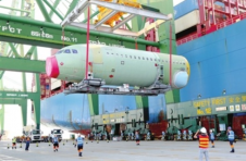 天津港“零缺陷”接卸首批A321空客大部件