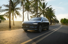 中汽研C-NCAP、中保研C-IASI双认证历史第一，问界M9引领行业安全标准